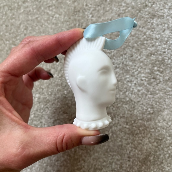 Jonathan Adler White Ceramic Mohawk Punk Christmas Ornament Brand New in Box NWT - Picture 6 of 6